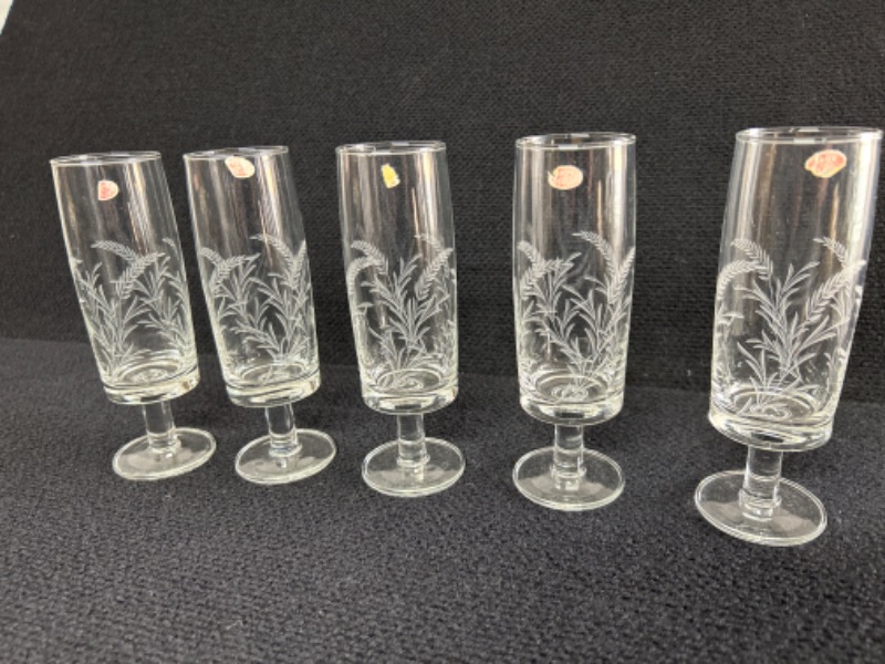 Photo 1 of set of 5 crystal glasses with etched design Made in Italy 