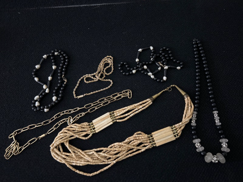 Photo 1 of Lot of necklaces 