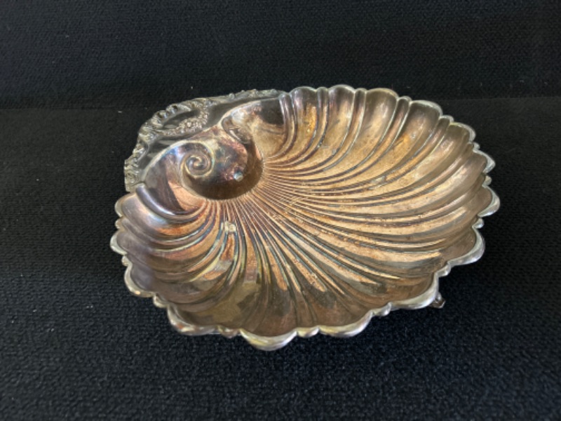 Photo 1 of Footed shell shaped bowl marked Crescent measures appx 12 x 12 x 2.5 inches 