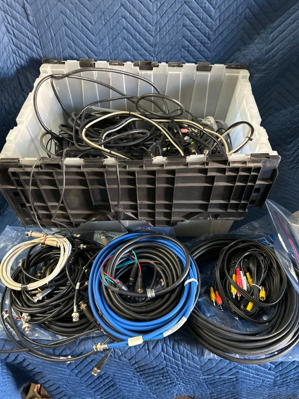 Photo 1 of Tub of audio and computer cables 