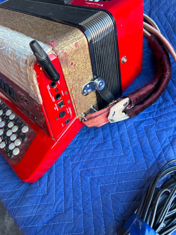 Photo 3 of Roland FR-1x Red V-Accordion in soft case  untested