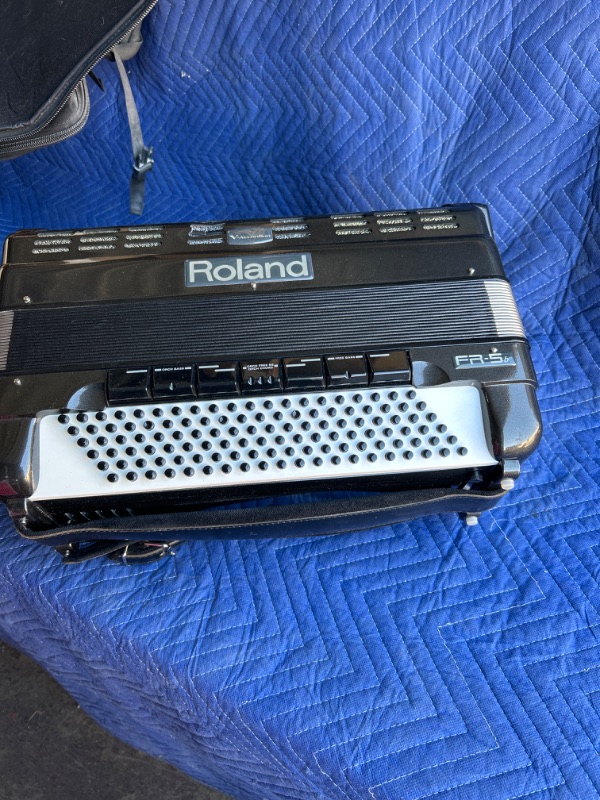 Photo 2 of Roland FR-5b V-Accordion in case  untested 