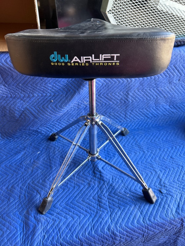 Photo 1 of DW Airlift 9000 series drum Throne has some tears in the top 