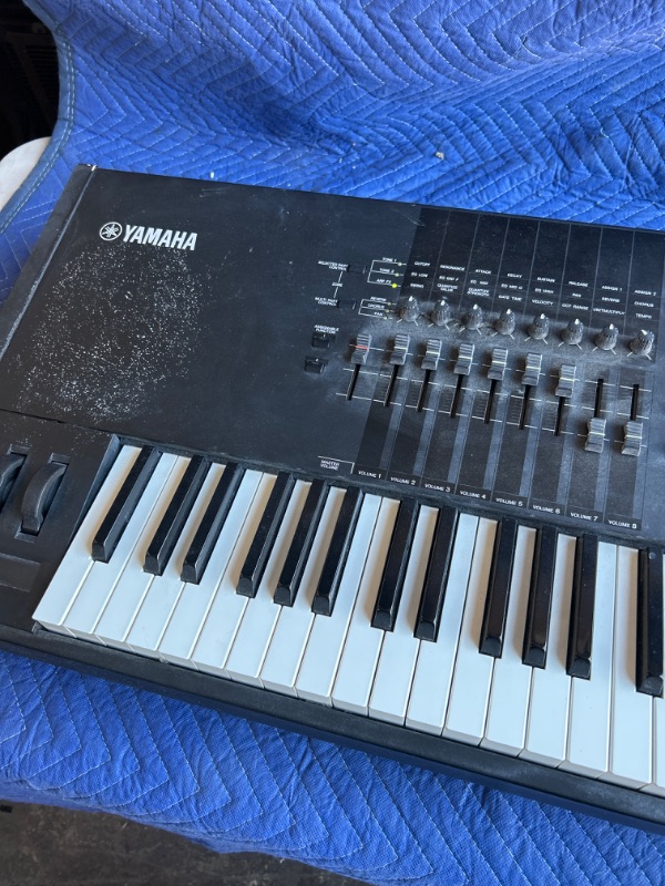 Photo 3 of Yamaha MOTIF XF8 Synthesizer Workstation 88 Weighted Key Keyboard plugged in powers on no further testing done dusty from warehouse 