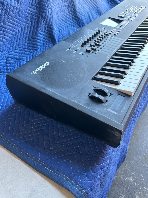 Photo 5 of Yamaha MOTIF XF8 Synthesizer Workstation 88 Weighted Key Keyboard plugged in powers on no further testing done dusty from warehouse 