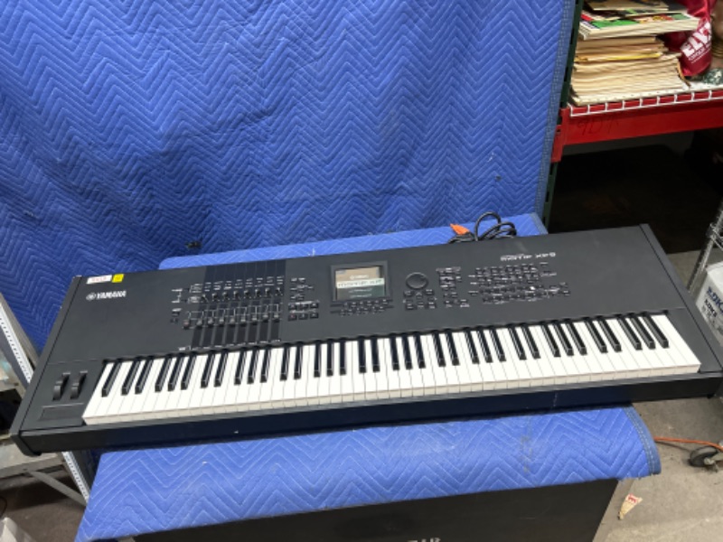 Photo 1 of Yamaha MOTIF XF8 Synthesizer Workstation 88 Weighted Key Keyboard powers on no further testing done has some chips on side