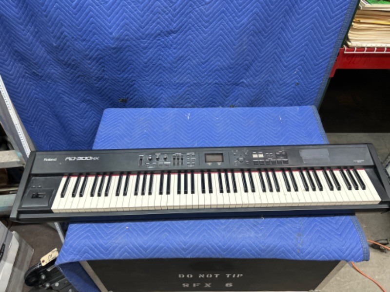 Photo 1 of Roland 88 Key Digital Stage Piano Rd-300Nx Untested missing power adapter 