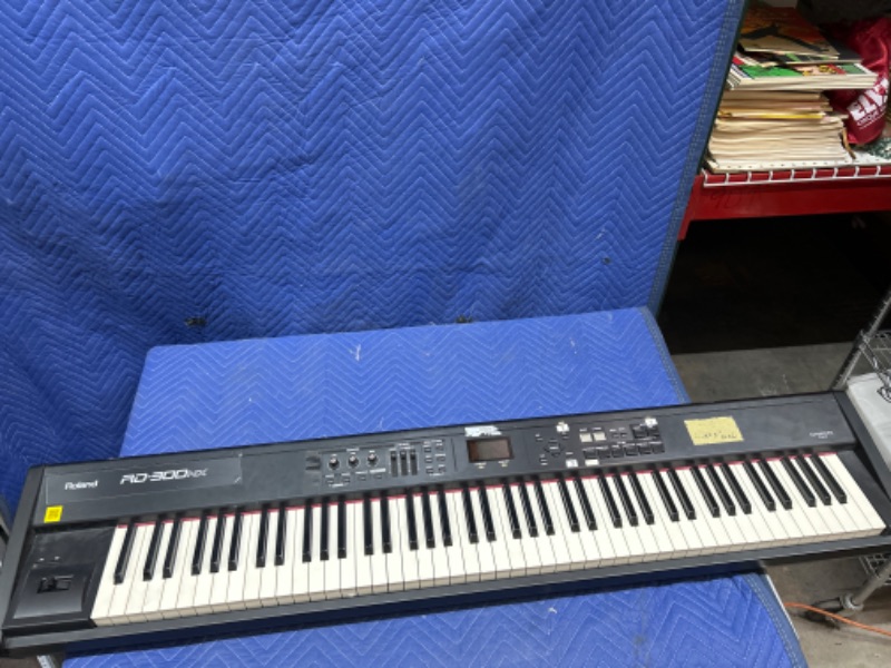 Photo 1 of Roland 88 Key Digital Stage Piano Rd-300Nx Untested missing power adapter 