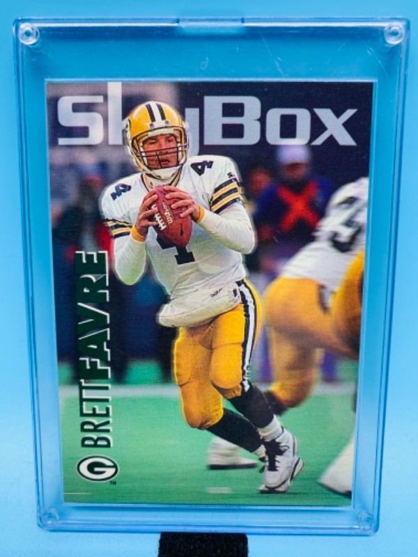 Photo 1 of 277736… skybox 1993 Brett Favre card 108 in hard plastic case