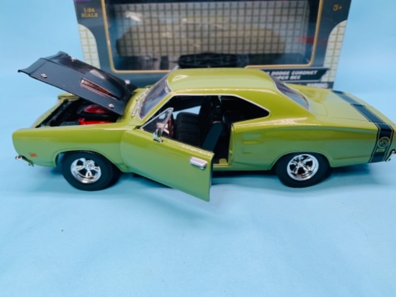 Photo 4 of 277813…8” American classics 1:24 scale die cast Dodge coronet super Bee car in original box