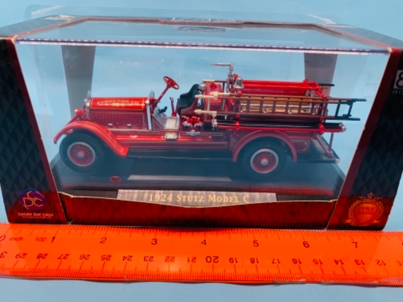 Photo 3 of 277815…1924 stutz model c 1/43 scale die cast fire engine with display box in original box 