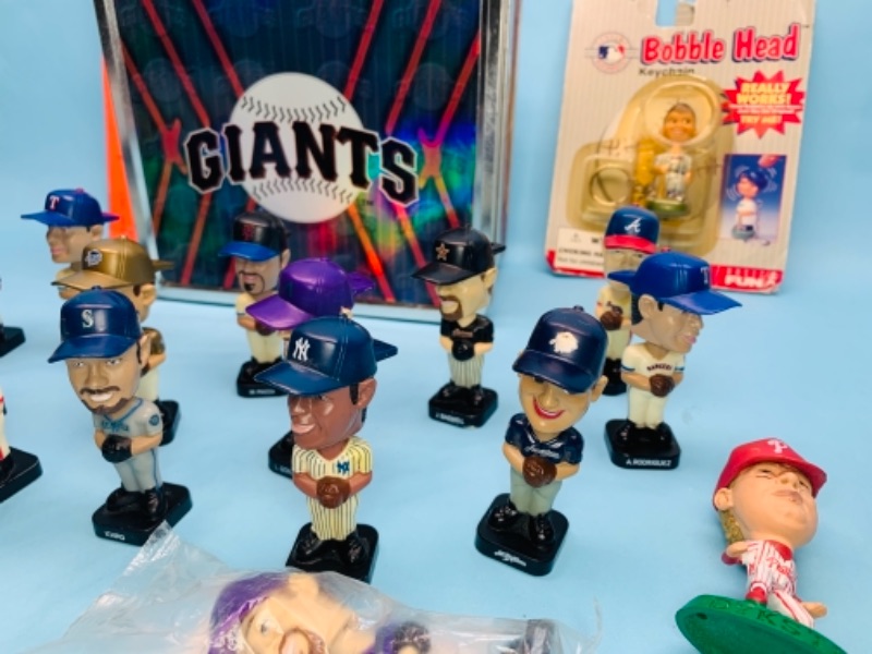 Photo 3 of 277845…baseball bobble heads and lunch box 