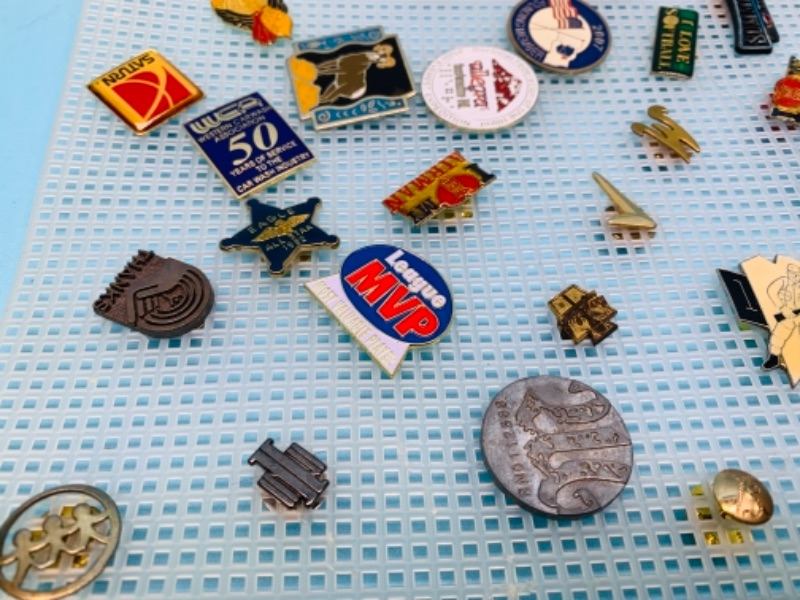 Photo 3 of 277877…45 vintage pins