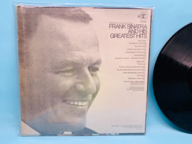 Photo 2 of 277898…great condition frank Sinatra’s greatest hits vinyl record in plastic sleeve 