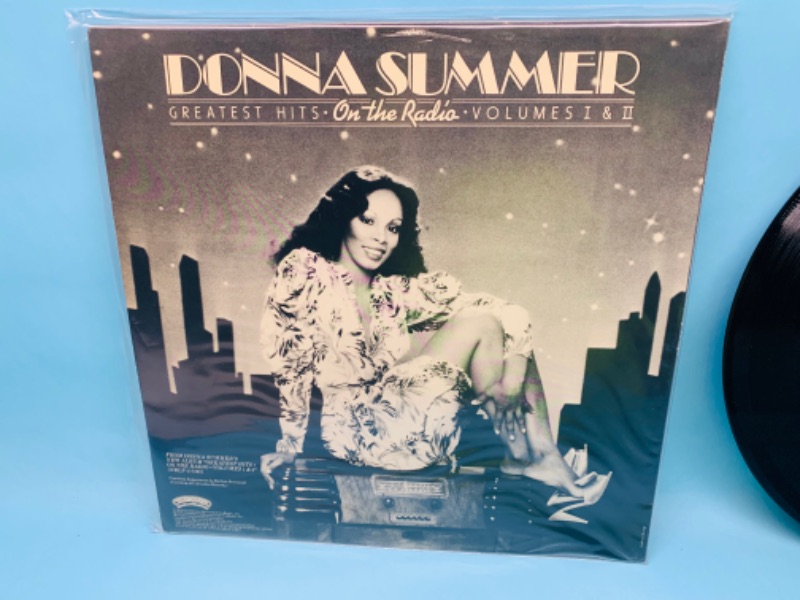 Photo 2 of 278123… donna Summer and Barbra Streisand vinyl record in great condition for age in plastic sleeve 