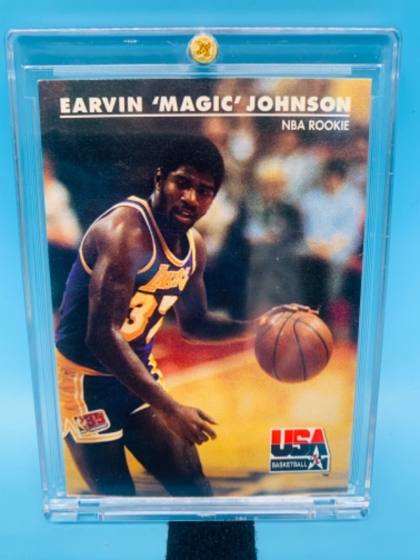 Photo 1 of 278148…skybox 1992 earvin magic Johnson rookie card 29 in hard plastic case 