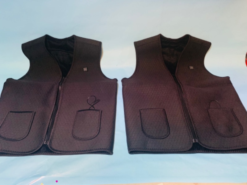 Photo 1 of 278181…two heated vests ladies size m-l missing battery packs - no batteries 