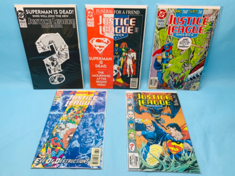 Photo 1 of 278586…5 justice league of America comics in plastic sleeves