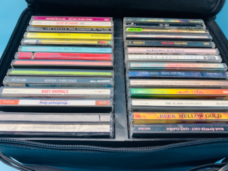 Photo 4 of 278832…28 music cd’s in carry case 