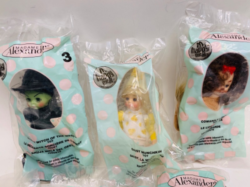 Photo 3 of 278899…vintage sealed McDonald’s wizard of oz happy meal madame Alexander dolls 