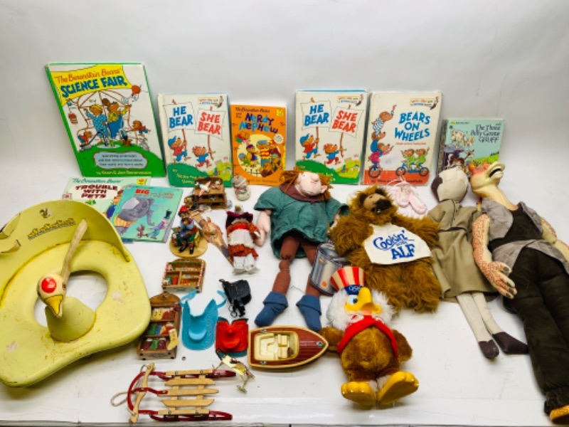 Photo 1 of 278904…vintage toys and books - may have missing parts 