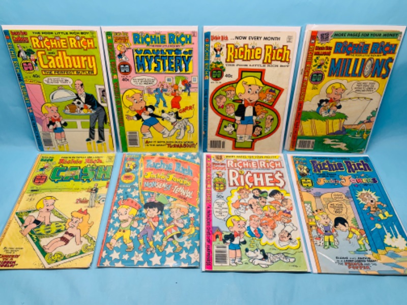 Photo 1 of 279051… 8 vintage Richie Rich comics in plastic sleeves