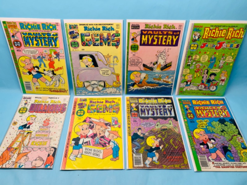 Photo 1 of 279053… 8 vintage Richie Rich comics in plastic sleeves