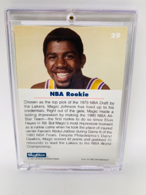 Photo 2 of 279105… skybox 1992 earvin magic Johnson rookie card 29 in hard plastic case 