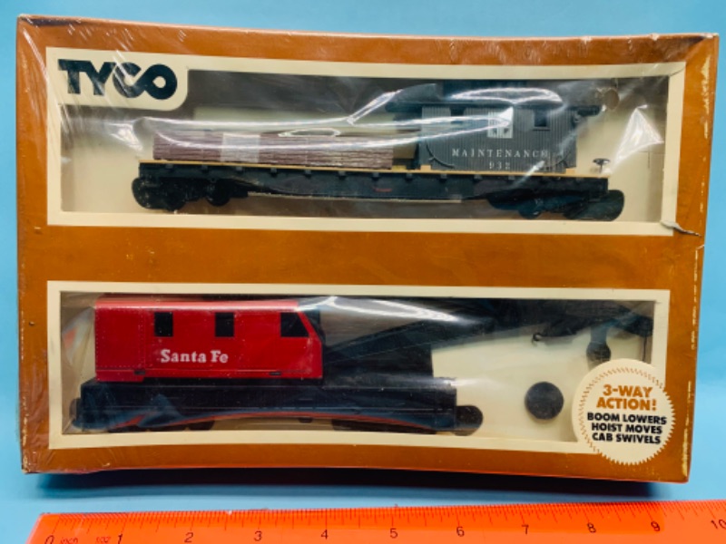 Photo 1 of 279198…sealed vintage Tyco 3-way action operating crane  car with boom tender in box