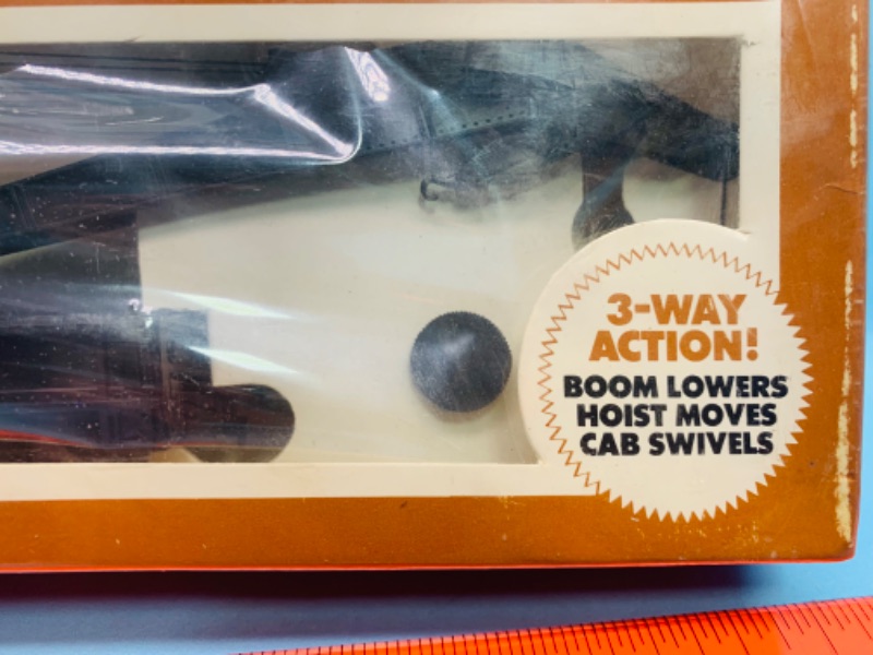 Photo 2 of 279198…sealed vintage Tyco 3-way action operating crane  car with boom tender in box