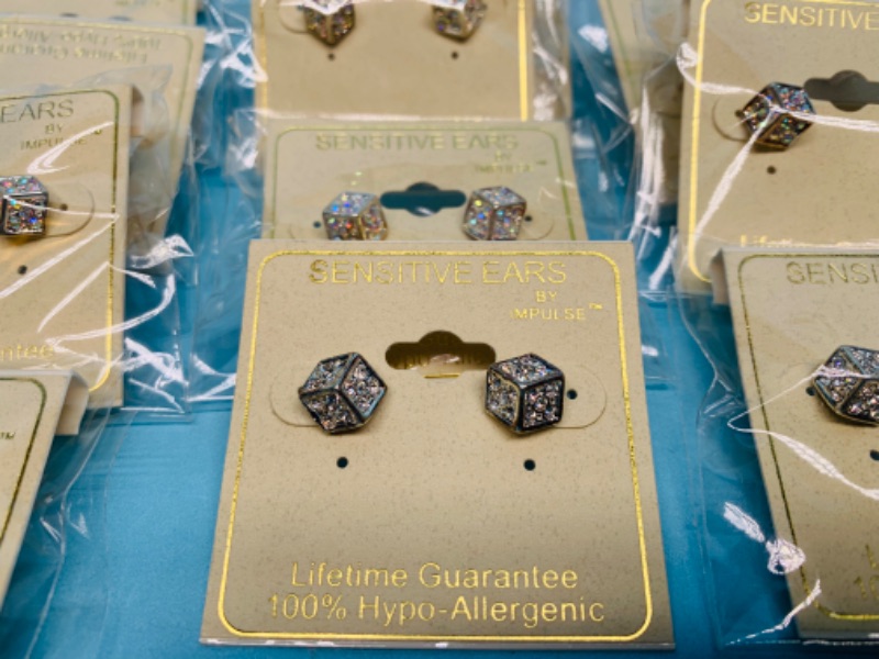 Photo 1 of 279275… 20 pairs of sensitive ears hypoallergenic pierced earrings in packages - all the same 