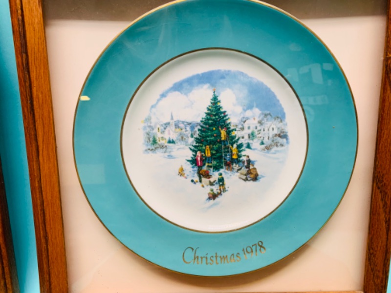 Photo 5 of 279373… 4 vintage framed Christmas plates 12 x 12 inch 