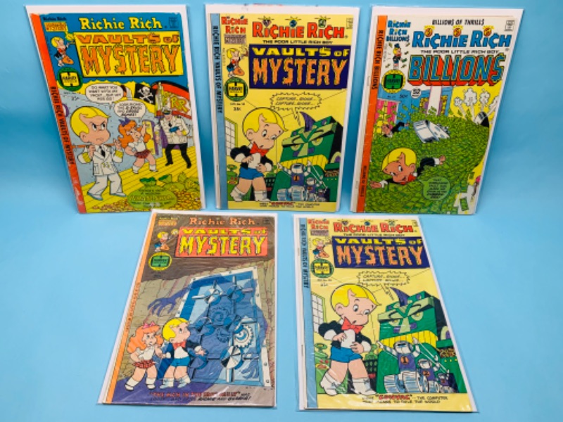 Photo 1 of 279407…5 vintage Richie Rich comics in plastic sleeves 