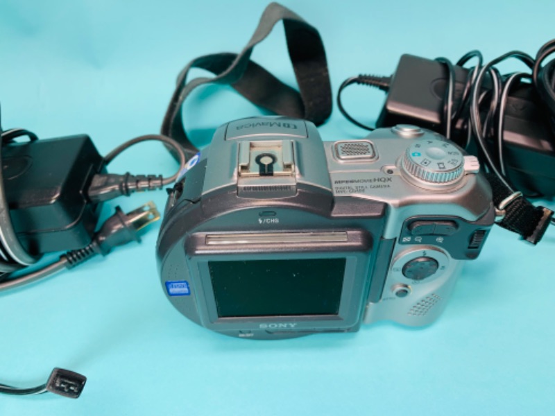 Photo 4 of 279433…Sony cd Mavica camera with 2 charging cords