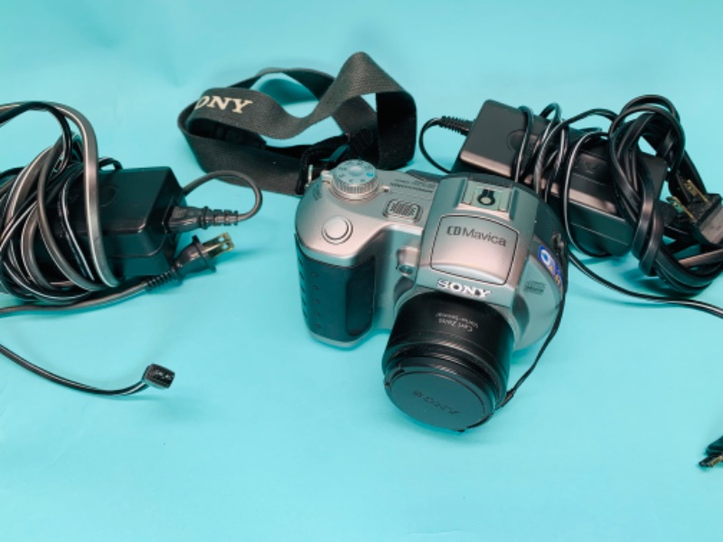 Photo 2 of 279433…Sony cd Mavica camera with 2 charging cords