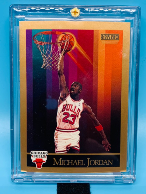 Photo 1 of 279588… skybox Michael Jordan card 41 in hard plastic case