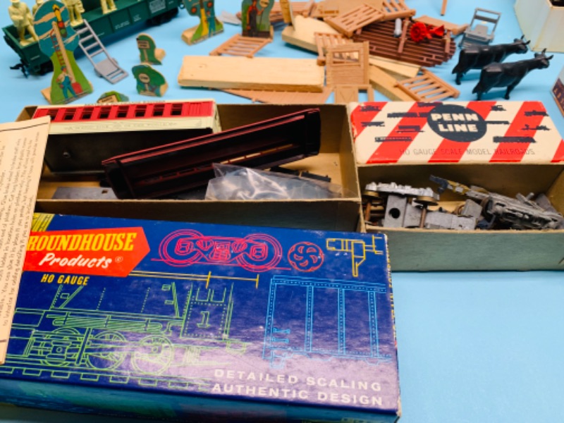 Photo 8 of 279682…vintage train cars, kits, and pieces- some parts may be missing 