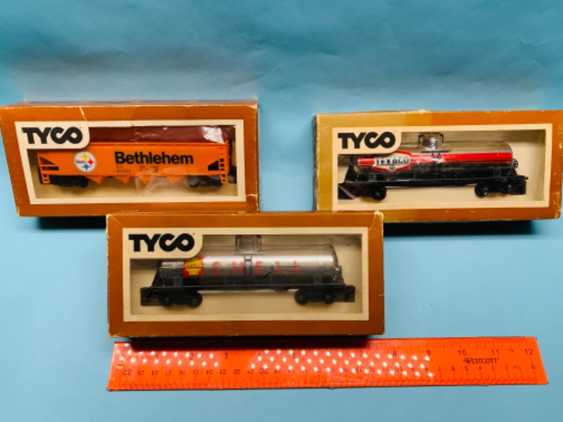 Photo 1 of 279688…3 vintage tyco tank cars and hopper car in original boxes 