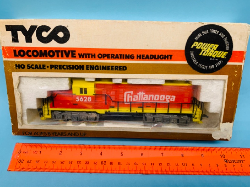 Photo 1 of 279689…vintage tyco locomotive with operating headlight HO scale in original box 