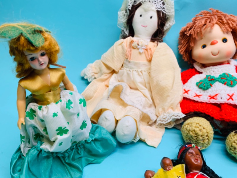 Photo 2 of 279715…7 vintage dolls, some porcelain and one windup 