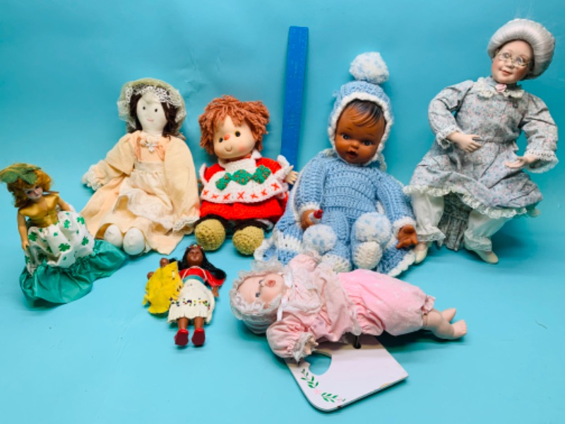 Photo 1 of 279715…7 vintage dolls, some porcelain and one windup 