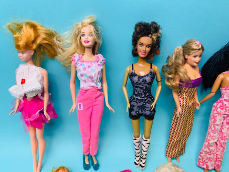Photo 4 of 279722…8 Barbie dolls