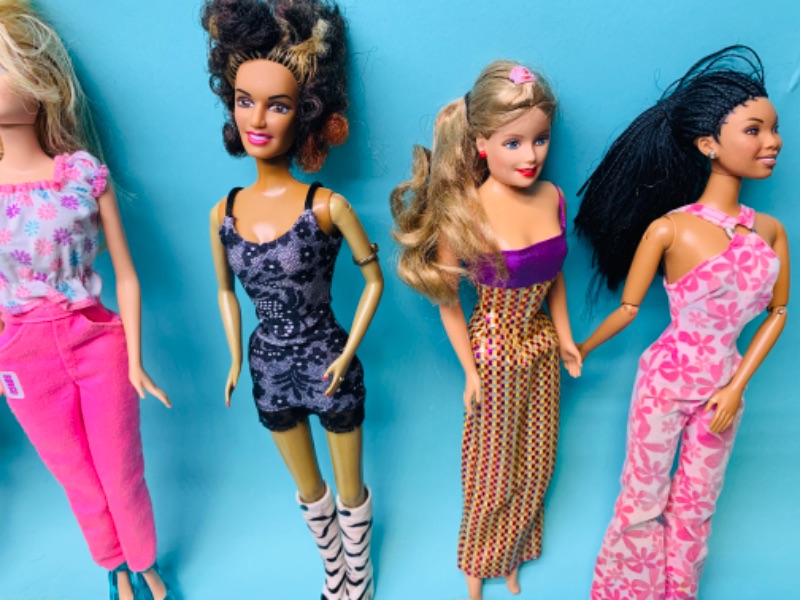 Photo 3 of 279722…8 Barbie dolls