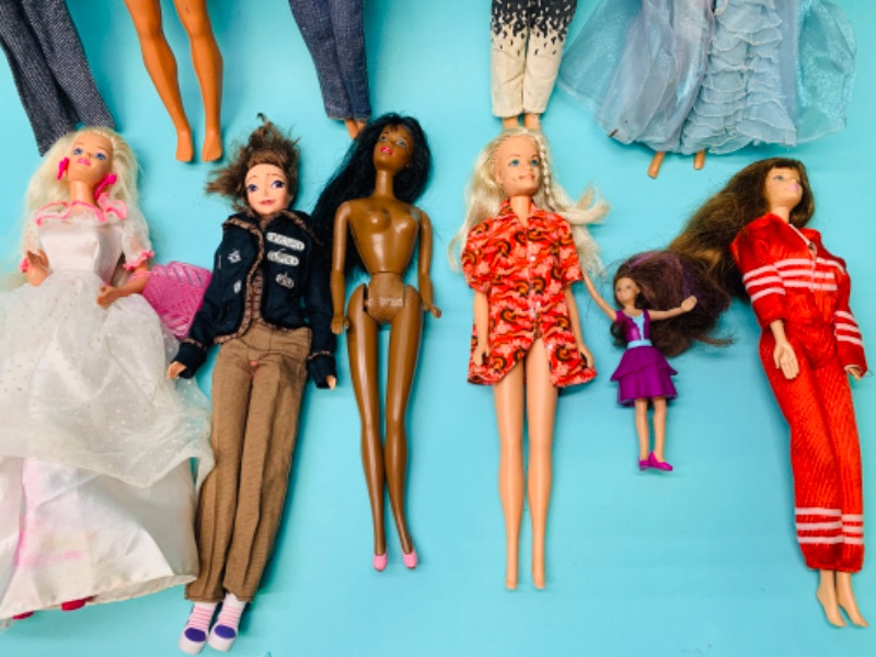 Photo 3 of 279724…11 Barbie dolls 