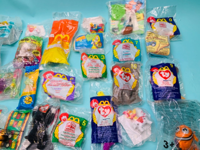 Photo 3 of 279753…25 vintage McDonald’s happy meal toys in packages 