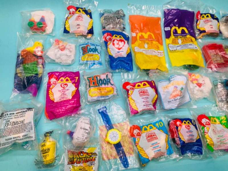 Photo 2 of 279754…30 vintage McDonald’s happy meal toys in packages 