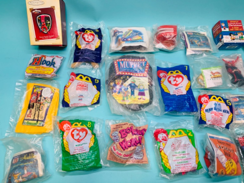 Photo 2 of 279755…25 vintage McDonald’s happy meal toys in packages 