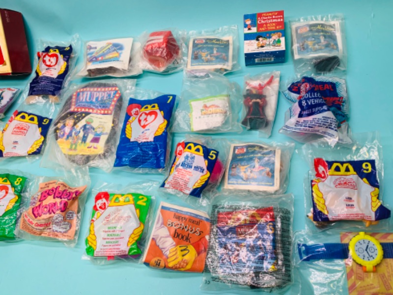 Photo 3 of 279755…25 vintage McDonald’s happy meal toys in packages 