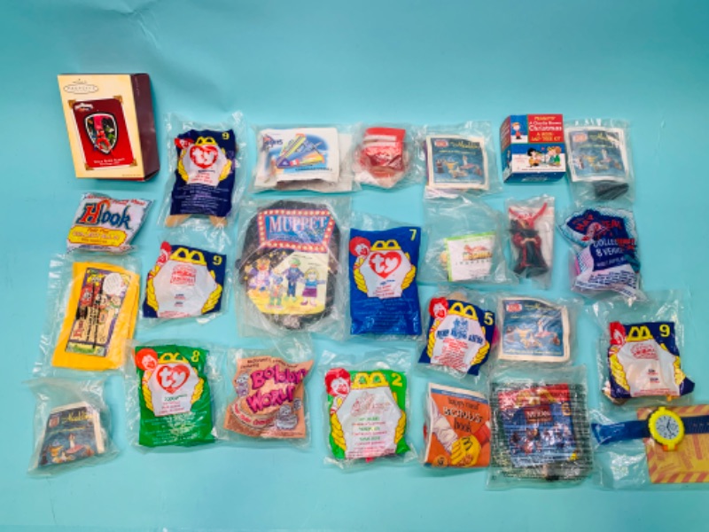 Photo 1 of 279755…25 vintage McDonald’s happy meal toys in packages 