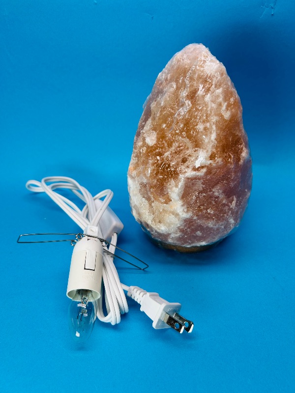 Photo 1 of 279989…7” Himalayan salt rock lamp with light 